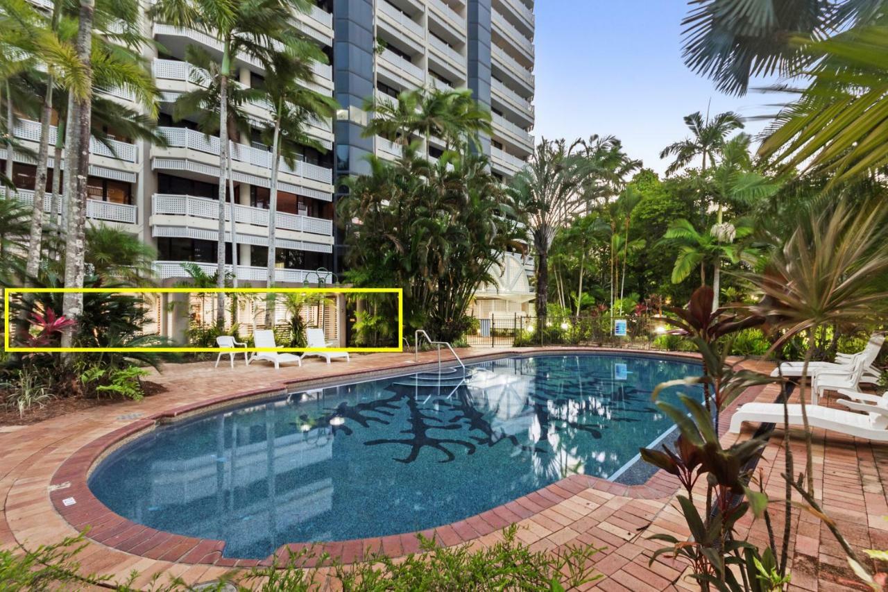 Luxury Pool Side Apartment In Beachfront Resort Cairns Exterior foto